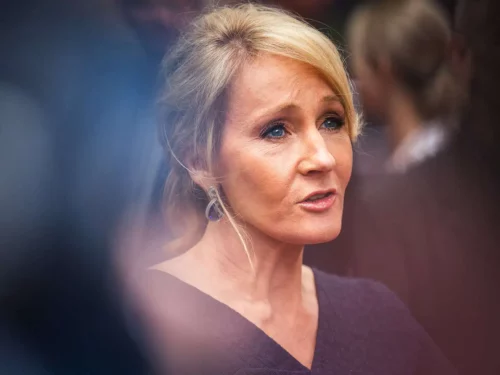 ¿Eliminan a JK Rowling de museo por postura anti-trans?