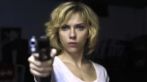 ¡Scarlett Johansson demanda a empresa de AI!